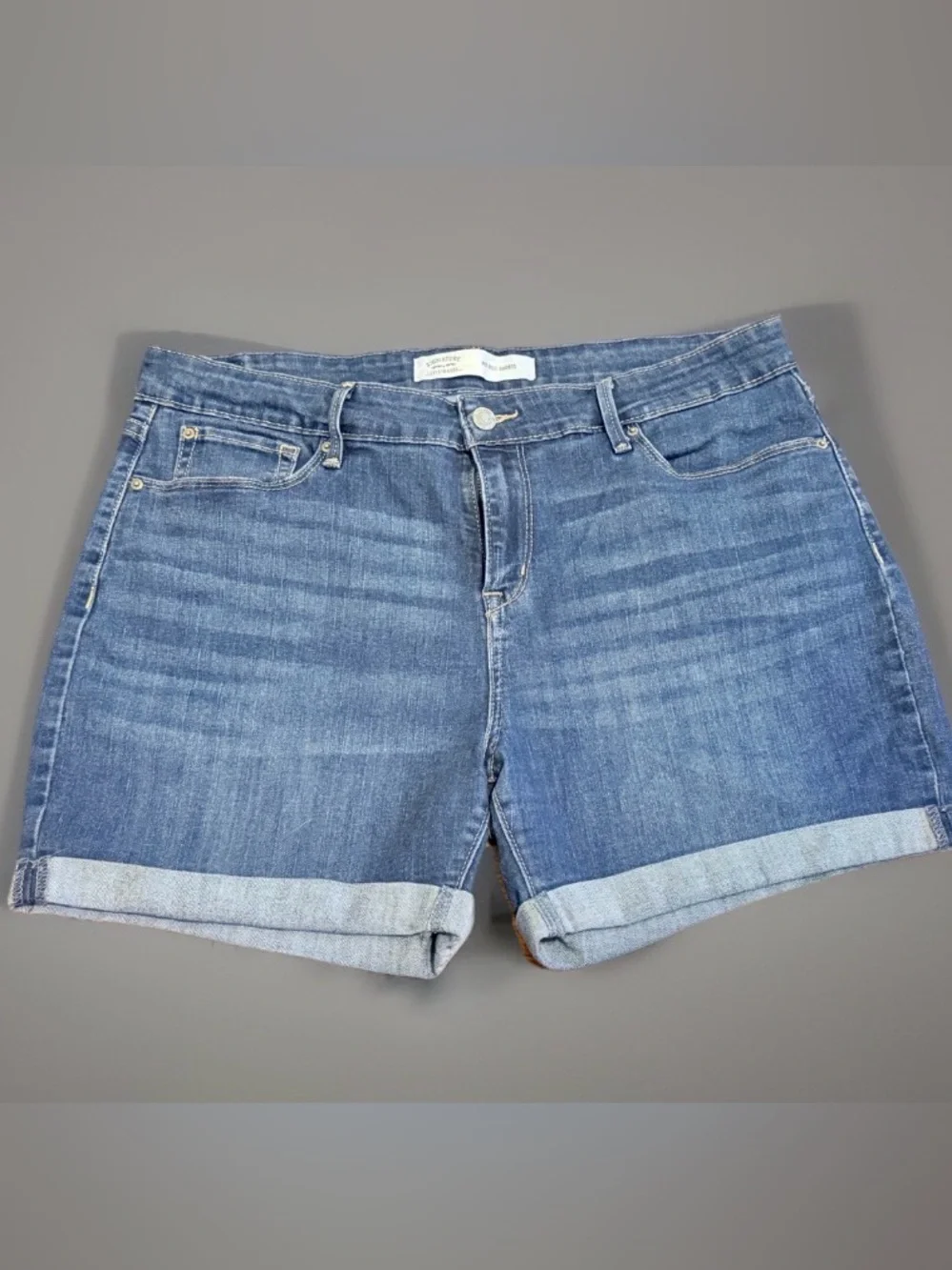 Levi Strauss Signature Mid Rise Denim Shorts Women’s size 14 W32 - Picture 1 of 7